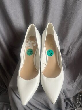 Classic White Pointed-Toe Women's Pumps